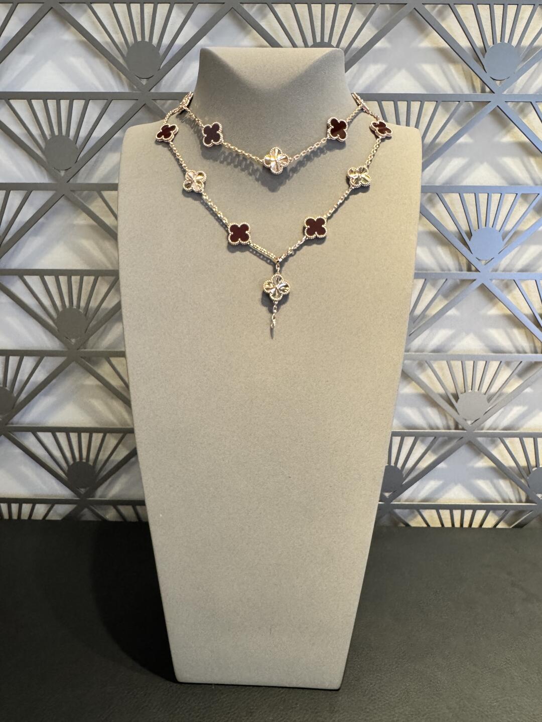 [Super CiCi ]CLOVER 20 MOTIFS LASER CARNELIAN NECKLACE