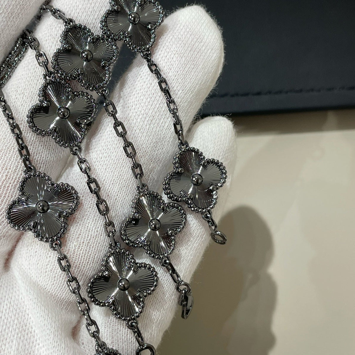 [Super CiCi ]CLOVER 5 MOTIF BLACK BRACELET