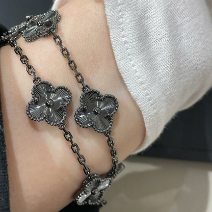 [Super CiCi ]CLOVER 5 MOTIF BLACK BRACELET