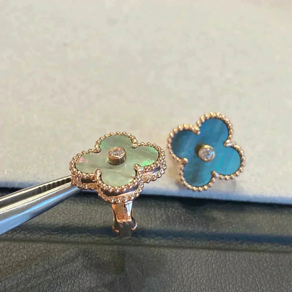 [Super CiCi ]CLOVER MEDIUM 1 MOTIFS GRAY MOP  DIAMOND EARRINGS