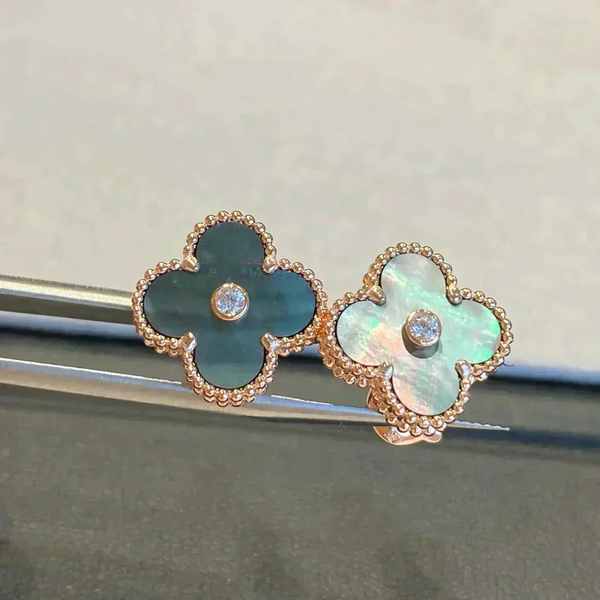 [Super CiCi ]CLOVER MEDIUM 1 MOTIFS GRAY MOP  DIAMOND EARRINGS