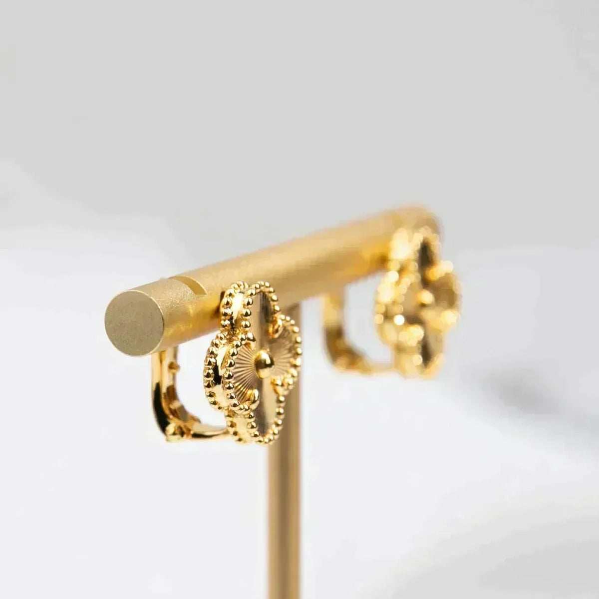 [Super CiCi ]CLOVER MEDIUM 1 MOTIFS LASER EARRINGS