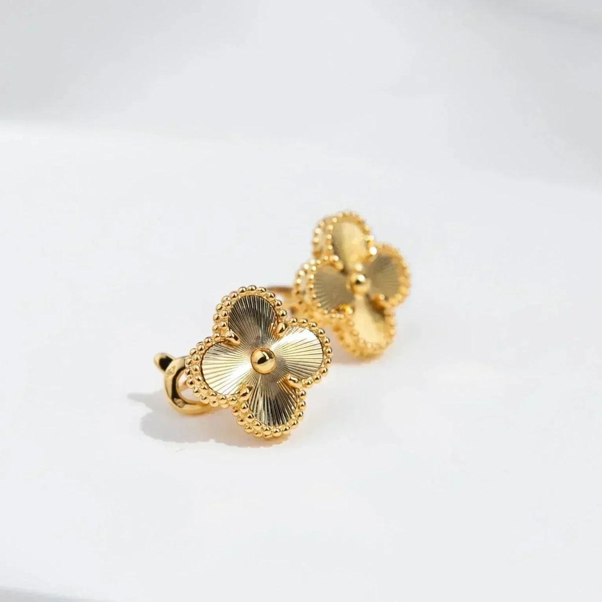 [Super CiCi ]CLOVER MEDIUM 1 MOTIFS LASER EARRINGS