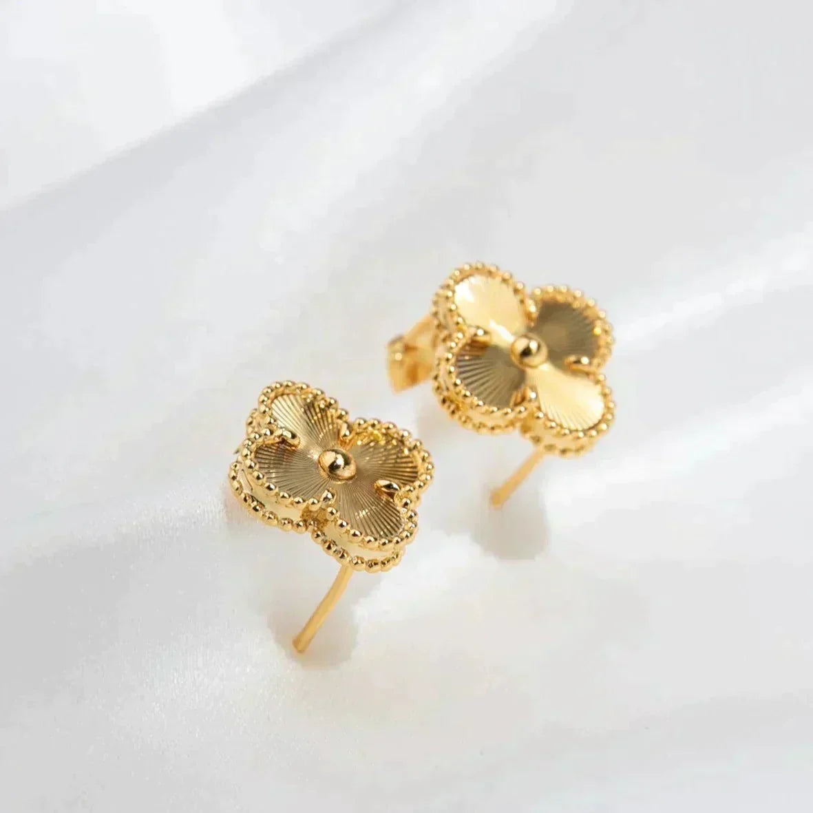 [Super CiCi ]CLOVER MEDIUM 1 MOTIFS LASER EARRINGS