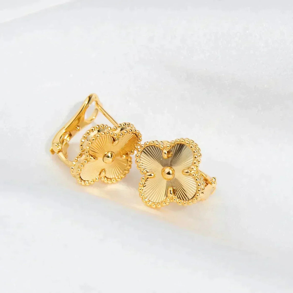 [Super CiCi ]CLOVER MEDIUM 1 MOTIFS LASER EARRINGS