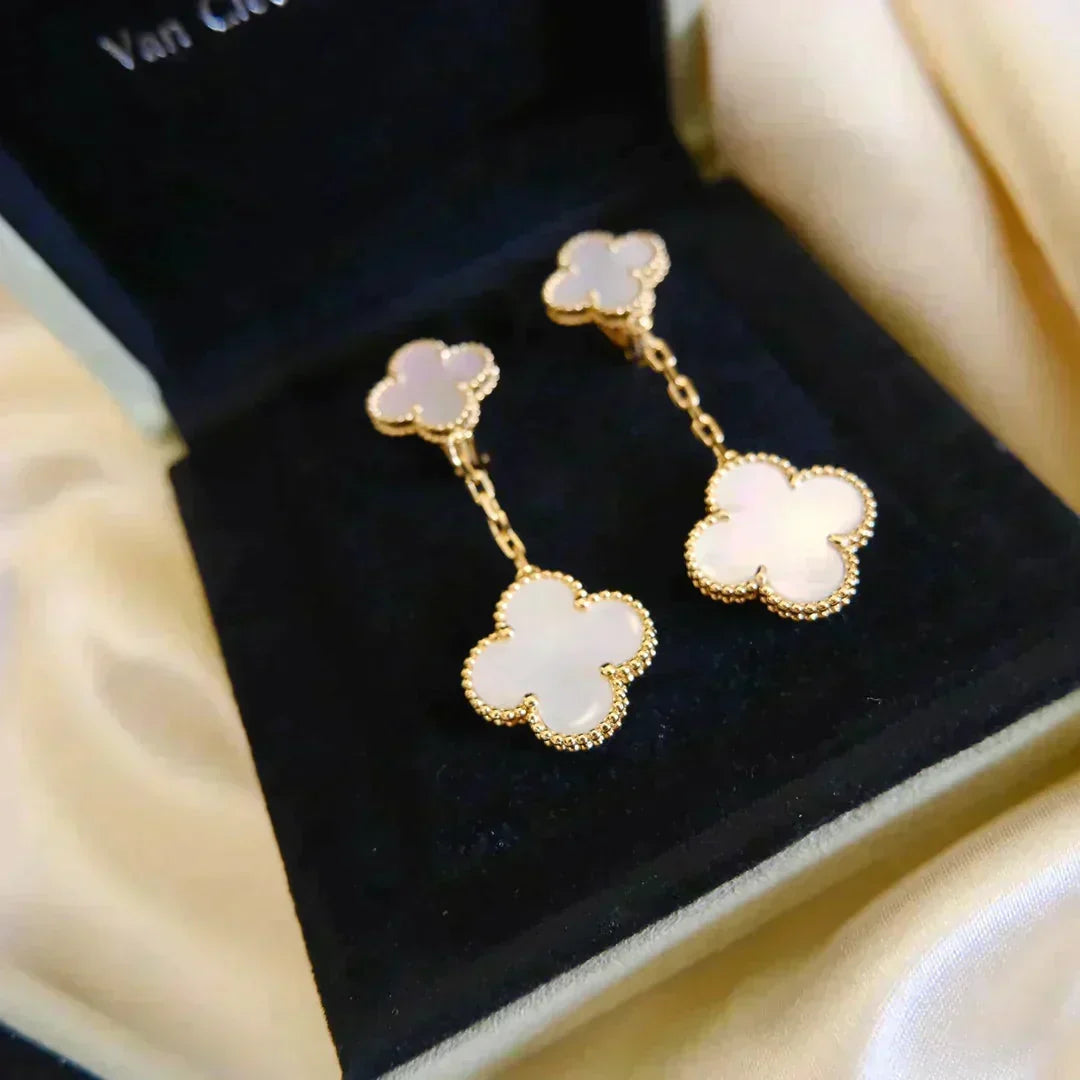 [Super CiCi ]CLOVER 2 MOTIF WHITE MOP EARRINGS