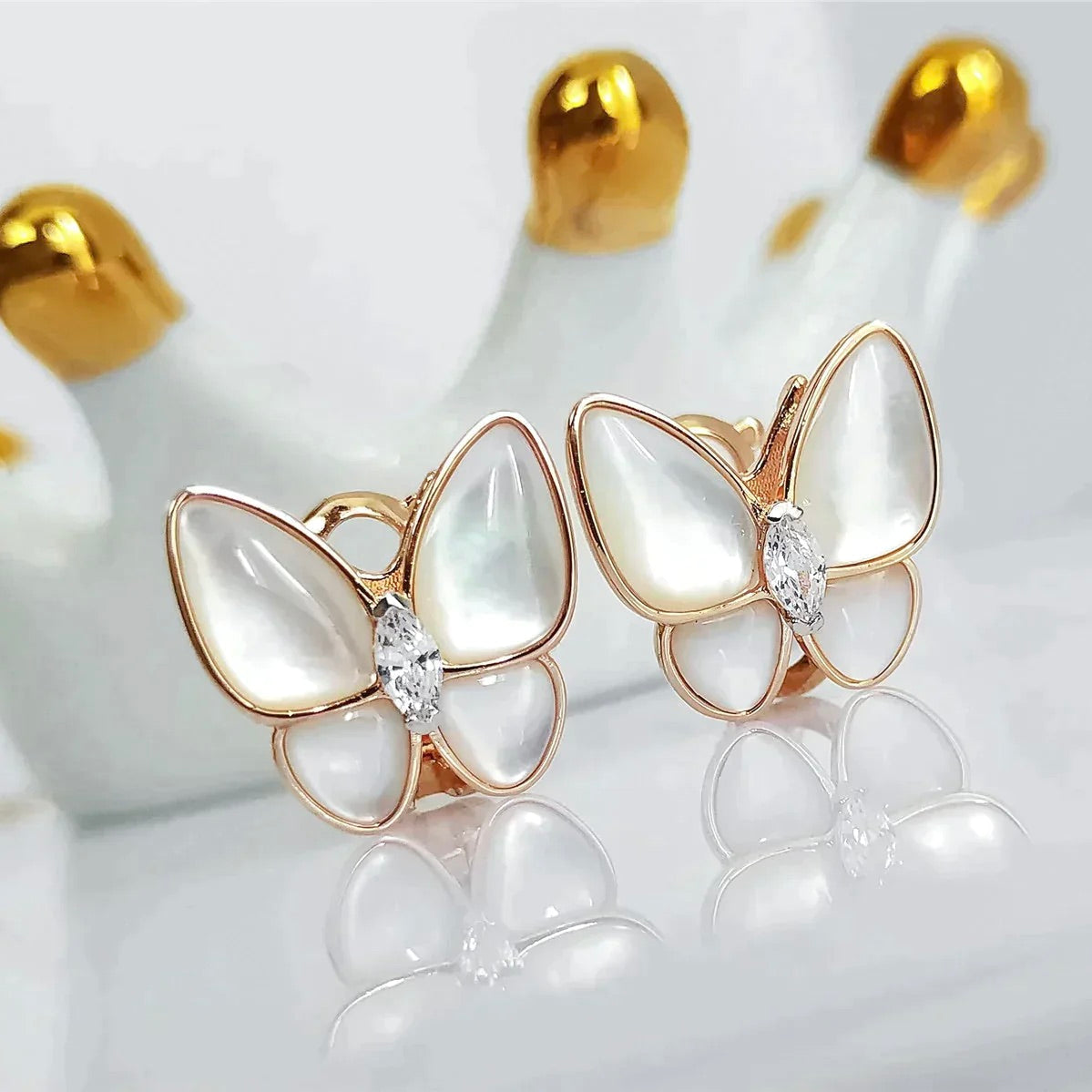 [Super CiCi ]BUTTERFLY MOP DIAMOND EARRINGS