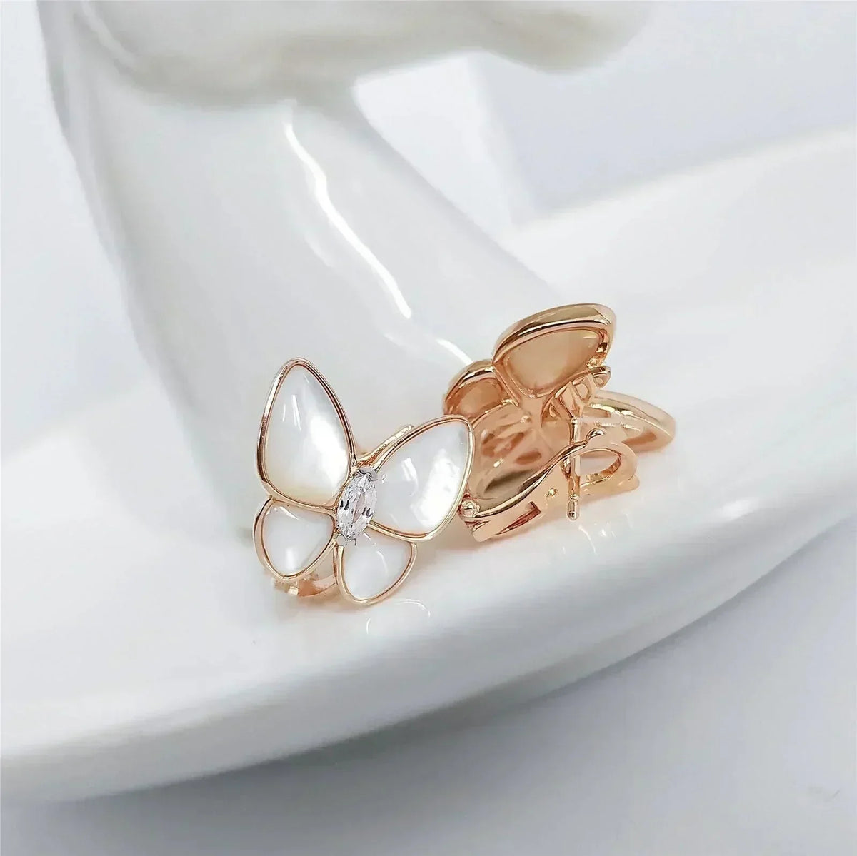 [Super CiCi ]BUTTERFLY MOP DIAMOND EARRINGS