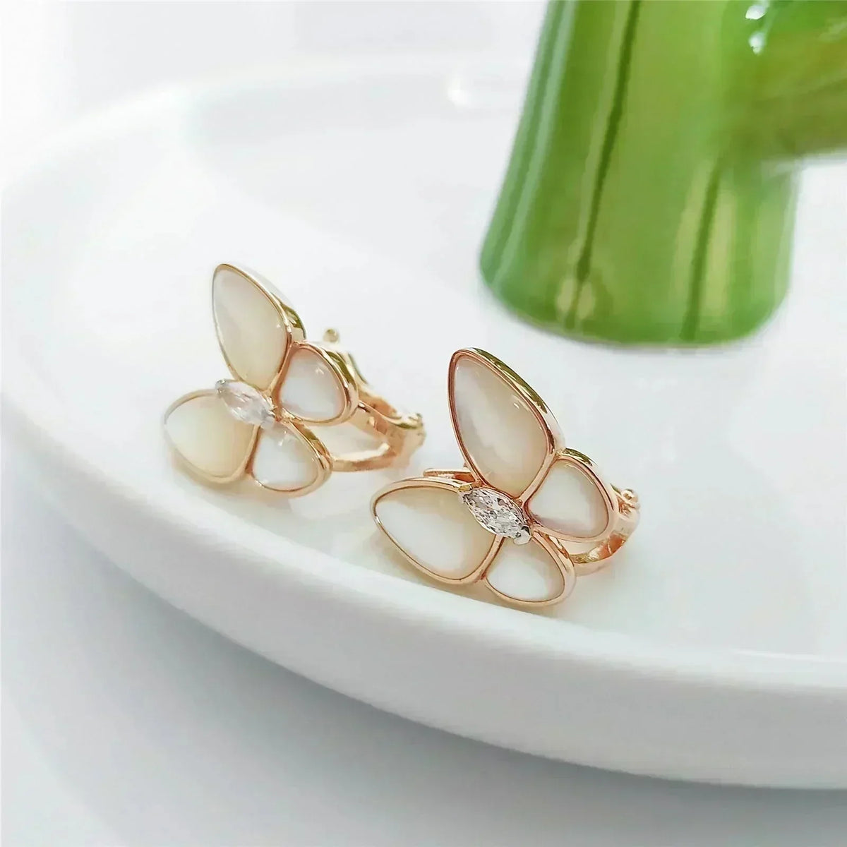 [Super CiCi ]BUTTERFLY MOP DIAMOND EARRINGS