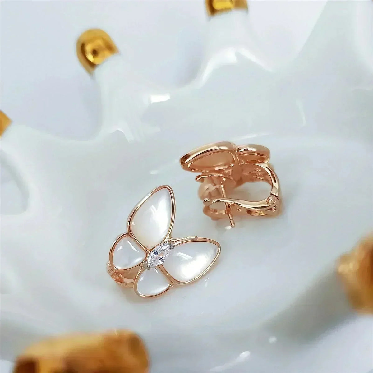 [Super CiCi ]BUTTERFLY MOP DIAMOND EARRINGS