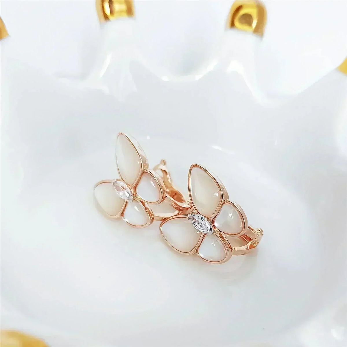 [Super CiCi ]BUTTERFLY MOP DIAMOND EARRINGS