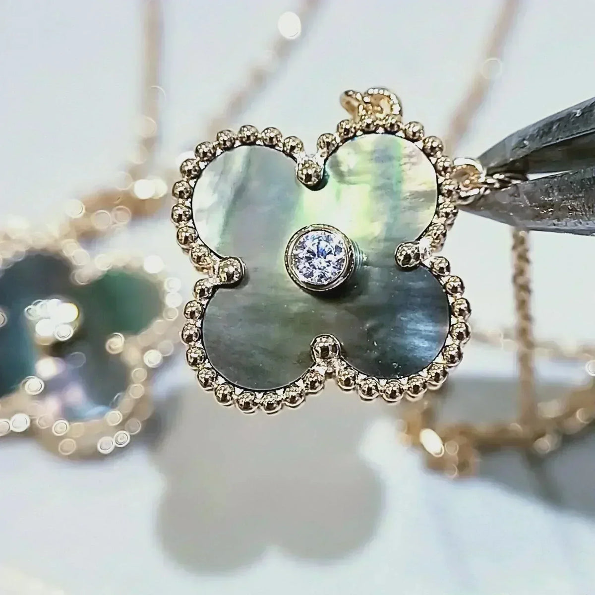 [Super CiCi ]CLOVER 15MM DIAMOND AND MOTHER-OF-GREY NECKLACE