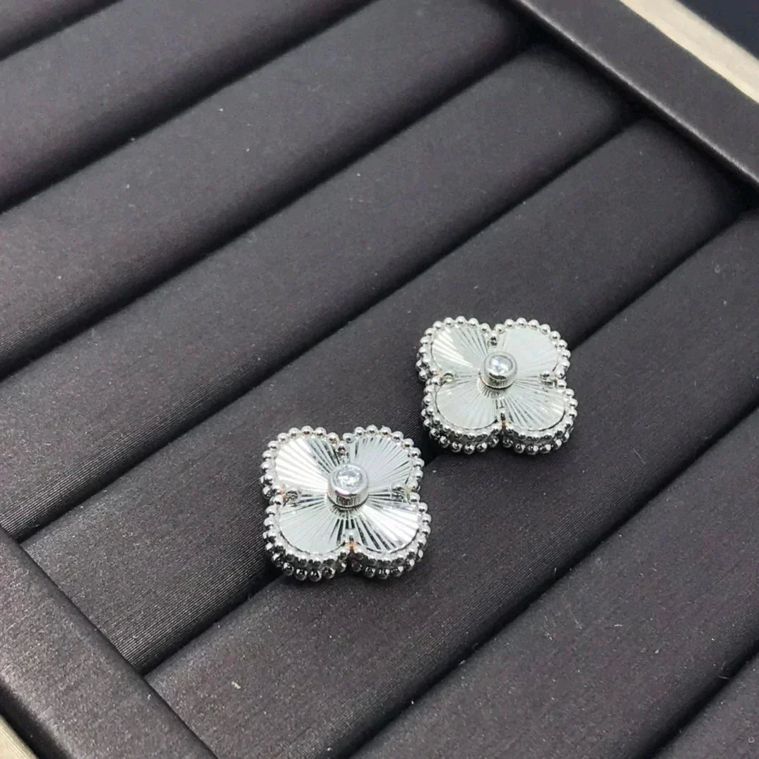 [Super CiCi ]CLOVER MINI 9.5MM LASER EARRINGS