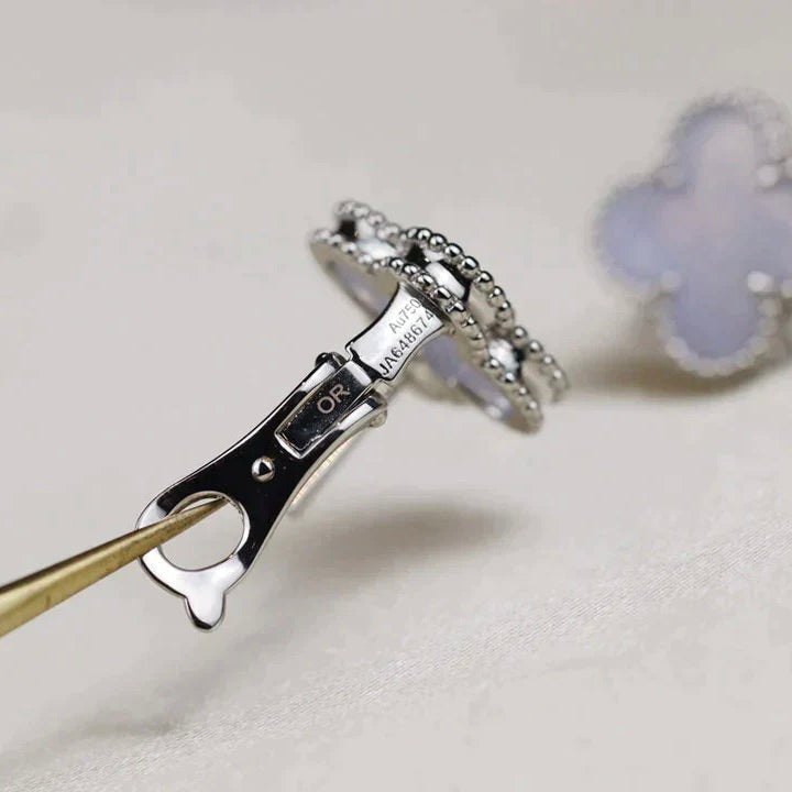 [Super CiCi ]CLOVER MEDIUM 1 MOTIFS  WHITE MOP EARRINGS SILVER
