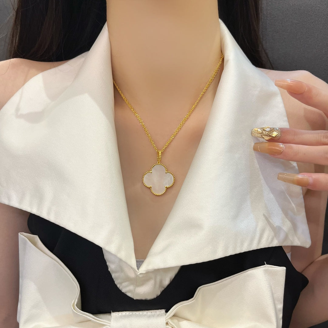 [Super CiCi ]CLOVER 25MM MOP LARGE PENDANT NECKLACE