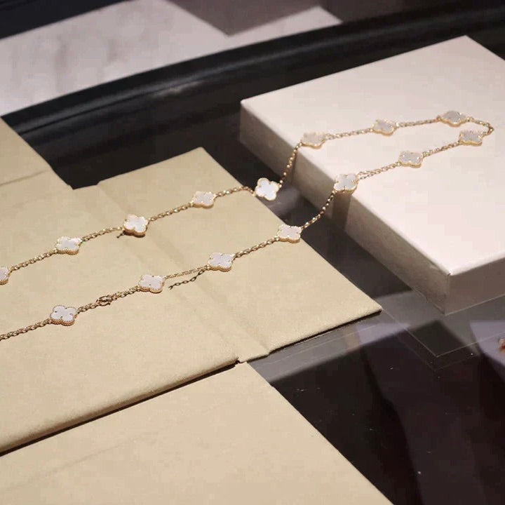[Super CiCi ]CLOVER 20 MOTIFS WHITE MOP NECKLACE