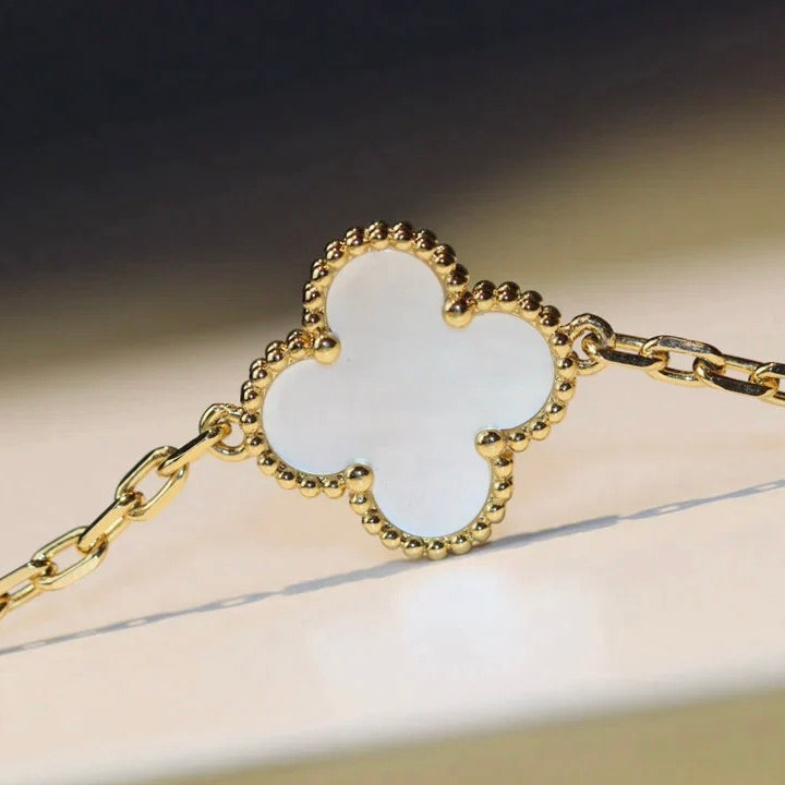 [Super CiCi ]CLOVER 20 MOTIFS WHITE MOP NECKLACE