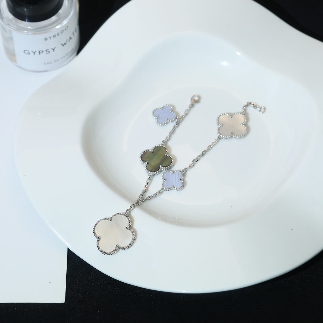 [Super CiCi ]CLOVER BRACELET 5 MOTIFS MOP CHALCEDONY SILVER