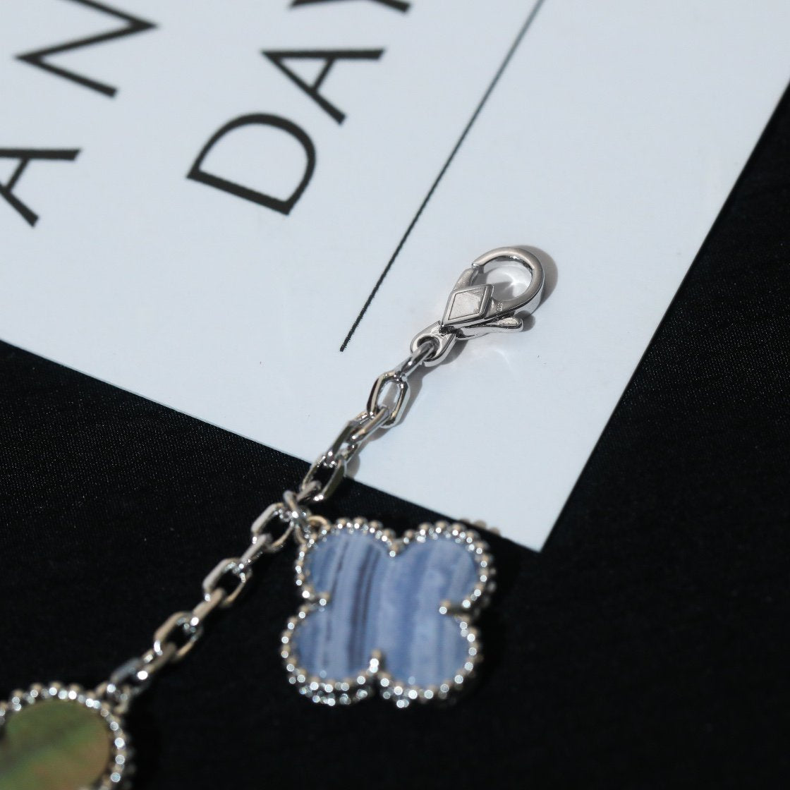 [Super CiCi ]CLOVER BRACELET 5 MOTIFS MOP CHALCEDONY SILVER