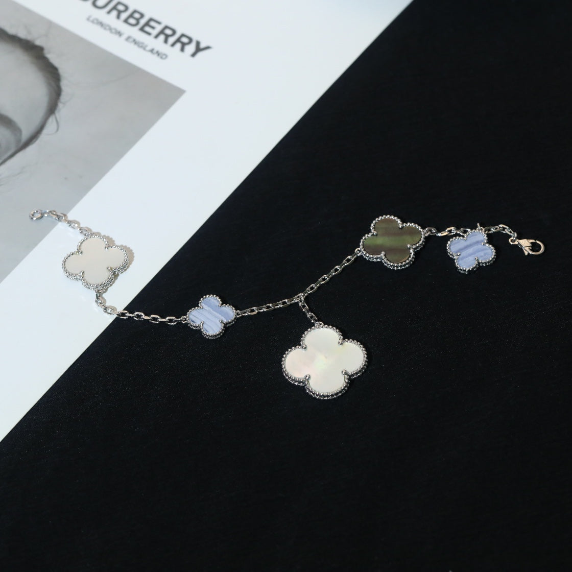 [Super CiCi ]CLOVER BRACELET 5 MOTIFS MOP CHALCEDONY SILVER