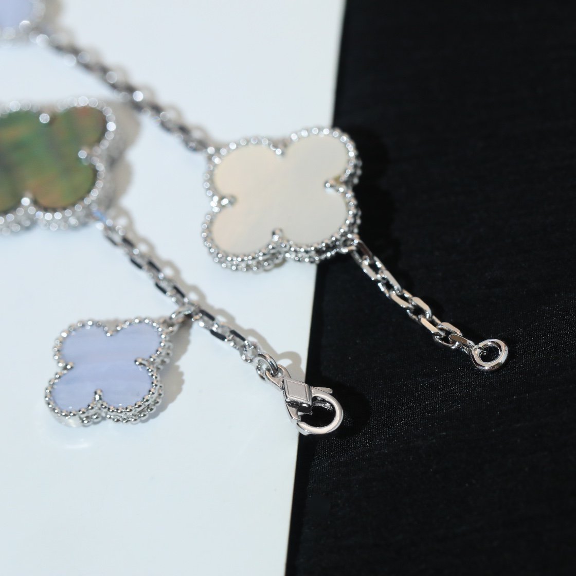 [Super CiCi ]CLOVER BRACELET 5 MOTIFS MOP CHALCEDONY SILVER