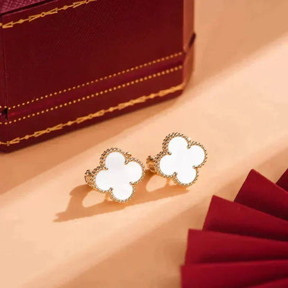 [Super CiCi ]CLOVER MEDIUM 1 MOTIFS  WHITE MOP STUD EARRINGS