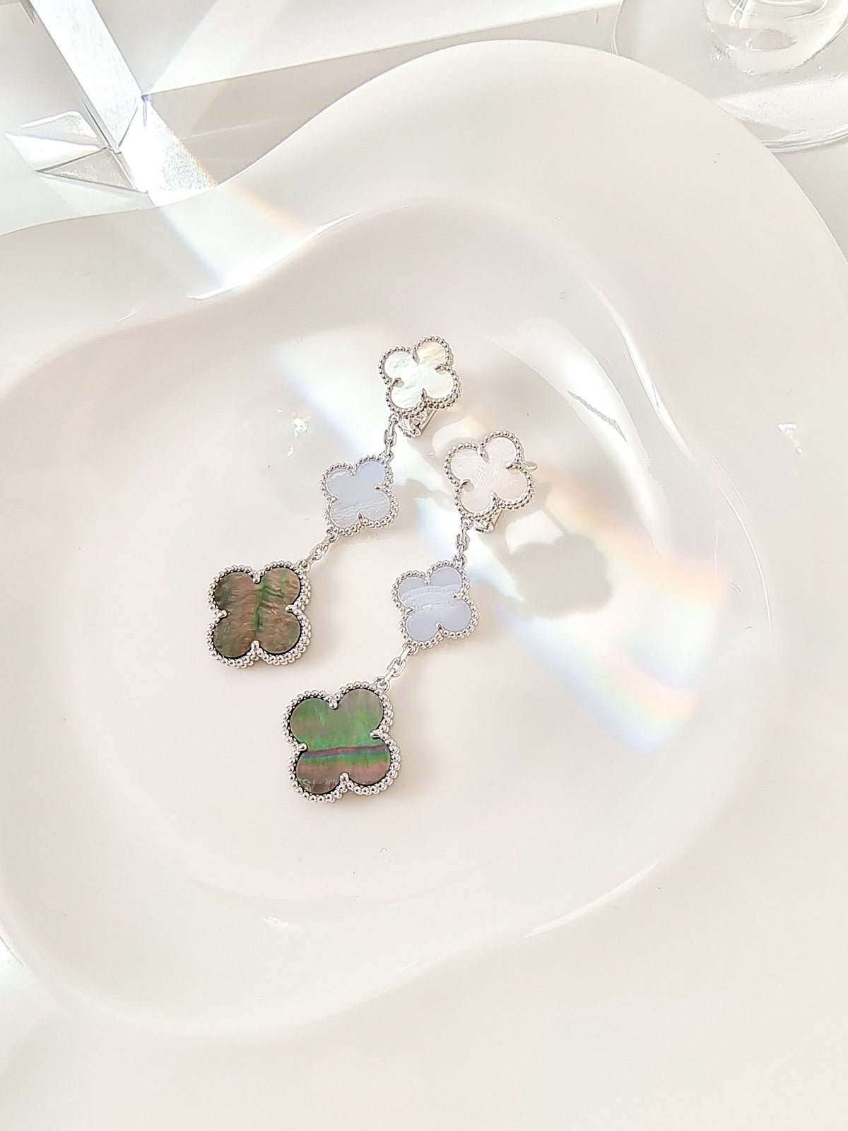 [Super CiCi ]CLOVER 3 MOTIFS CHALCEDONY DARK MOP SILVER EARRINGS
