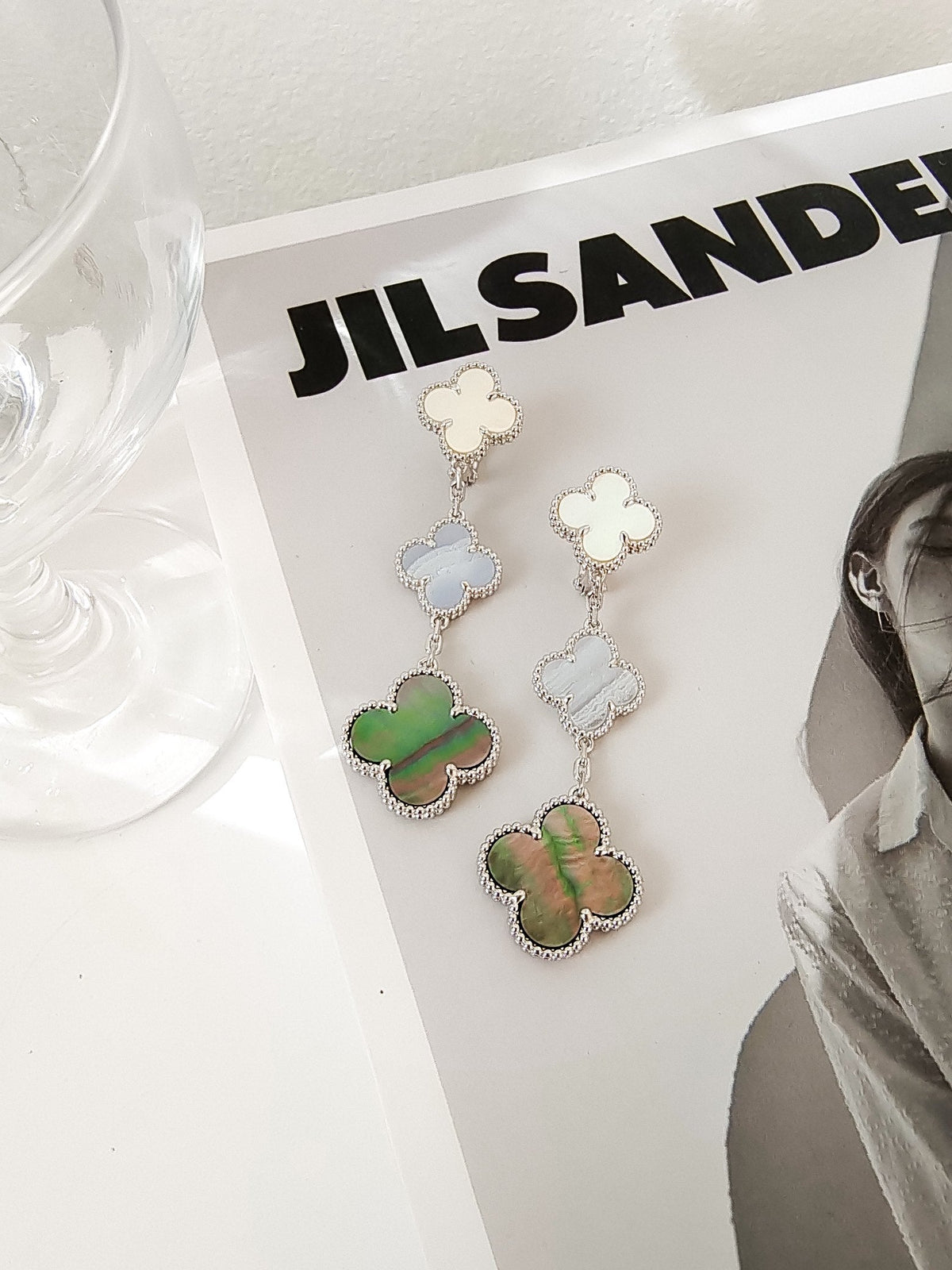 [Super CiCi ]CLOVER 3 MOTIFS CHALCEDONY DARK MOP SILVER EARRINGS