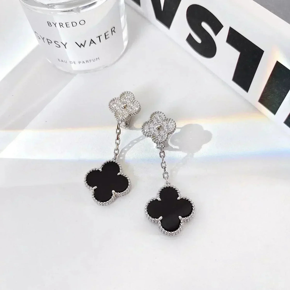 [Super CiCi ]CLOVER 2 MOTIFS  DIAMOND ONYX EARRINGS SILVER