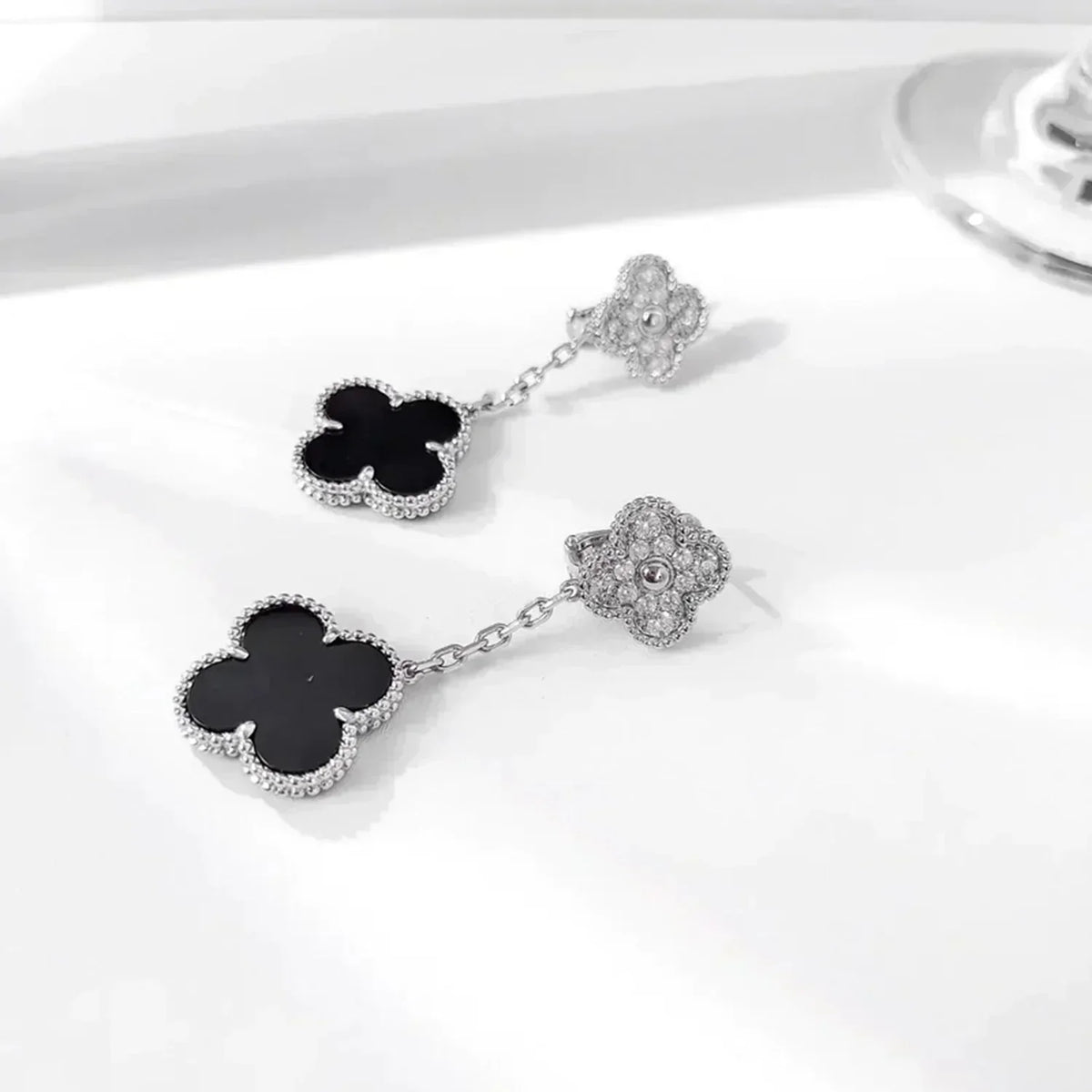 [Super CiCi ]CLOVER 2 MOTIFS  DIAMOND ONYX EARRINGS SILVER