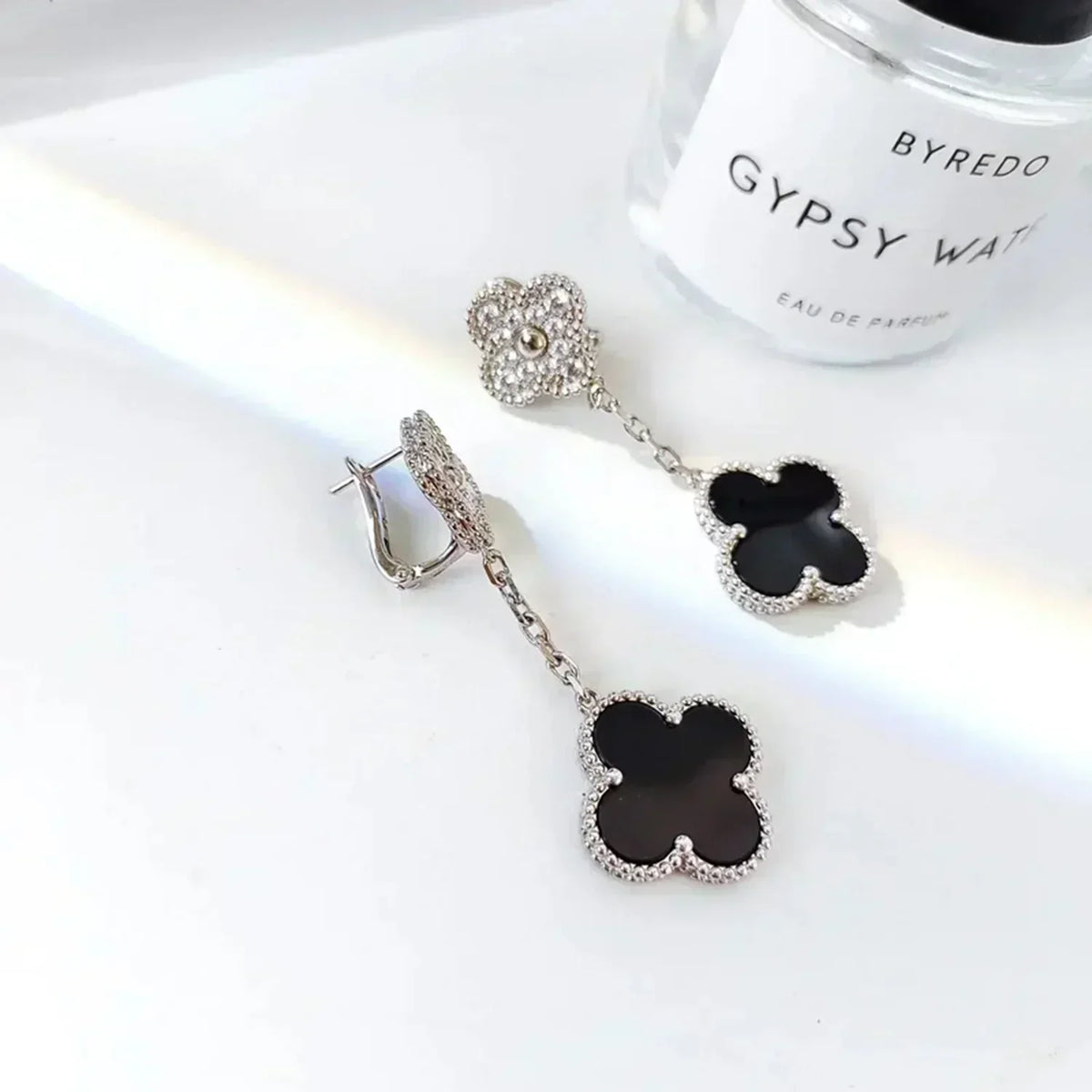 [Super CiCi ]CLOVER 2 MOTIFS  DIAMOND ONYX EARRINGS SILVER