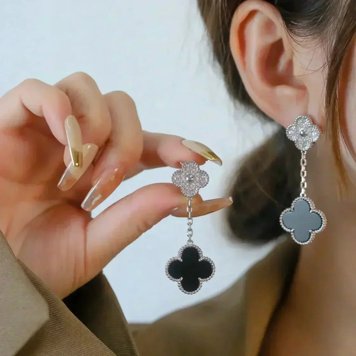 [Super CiCi ]CLOVER 2 MOTIFS  DIAMOND ONYX EARRINGS SILVER