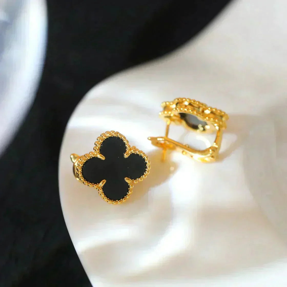 [Super CiCi ]CLOVER MEDIUM 1 MOTIFS  ONYX STUD EARRINGS