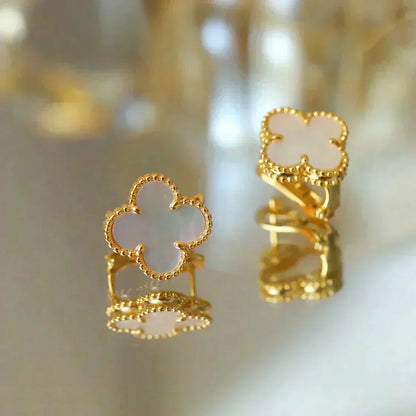 [Super CiCi ]CLOVER MEDIUM 1 MOTIFS  WHITE MOP STUD EARRINGS