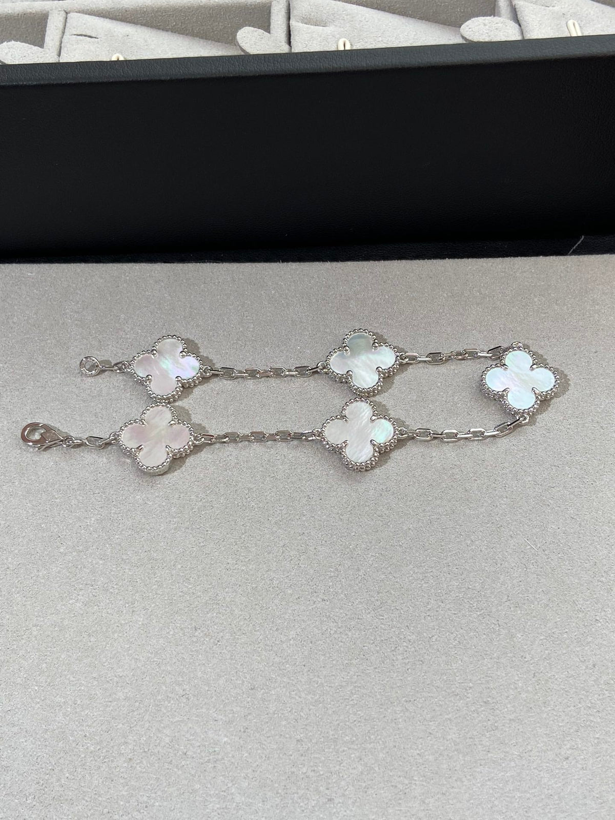 [Super CiCi ]CLOVER WHITE PEARL MOP 5 MOTIF BRACELET COLLECTION