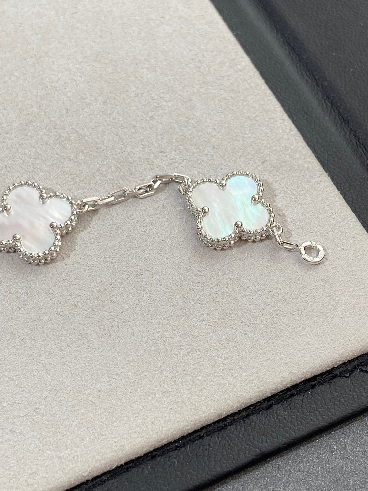 [Super CiCi ]CLOVER WHITE PEARL MOP 5 MOTIF BRACELET COLLECTION