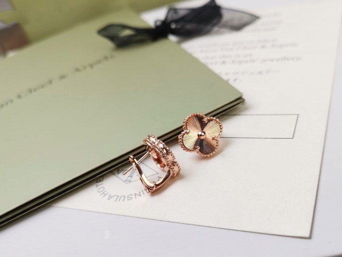 [Super CiCi ]CLOVER MEDIUM STUD EARRINGS