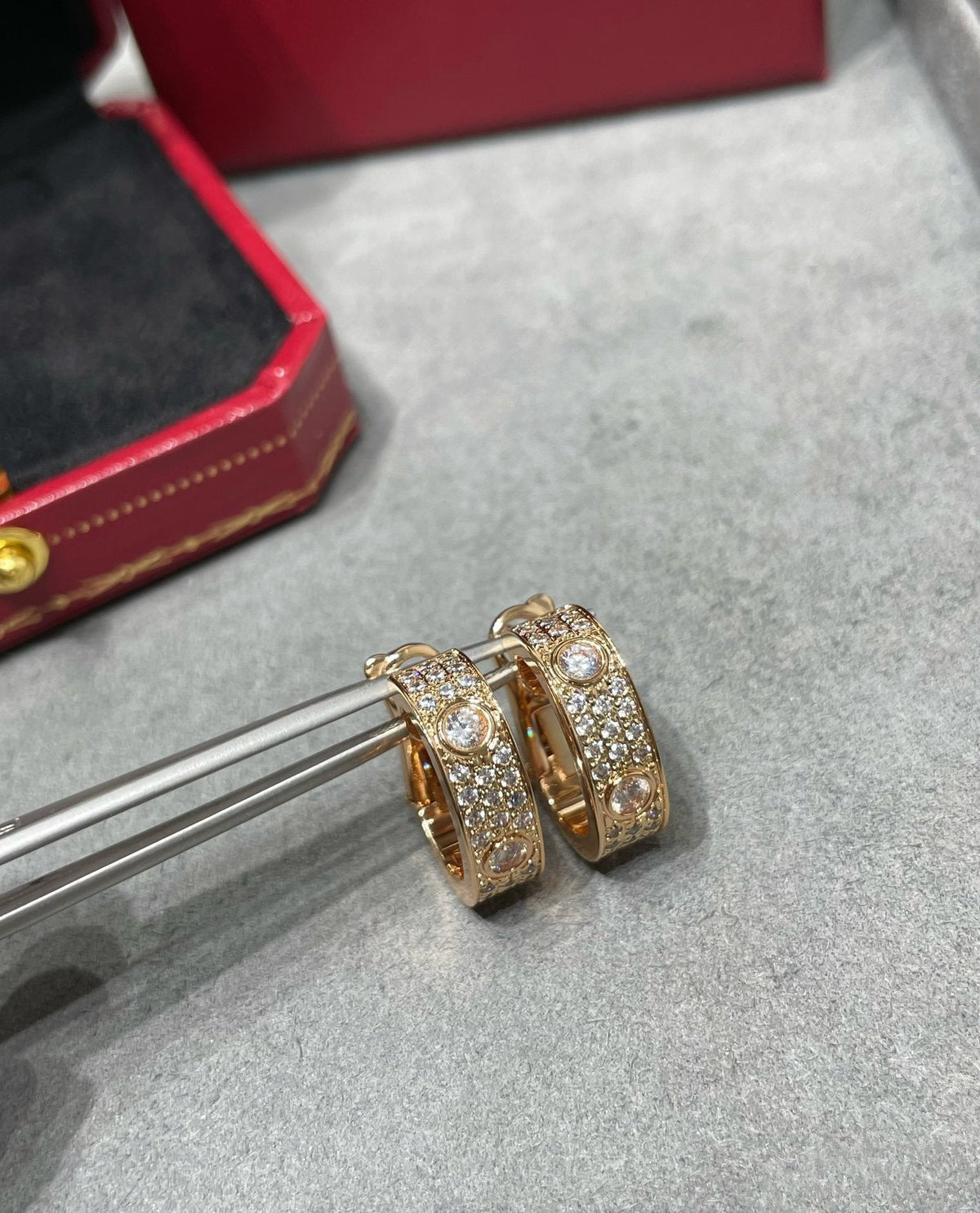 [Super CiCi ]LOVE 5.5MM DIAMOND PAVED EARRINGS