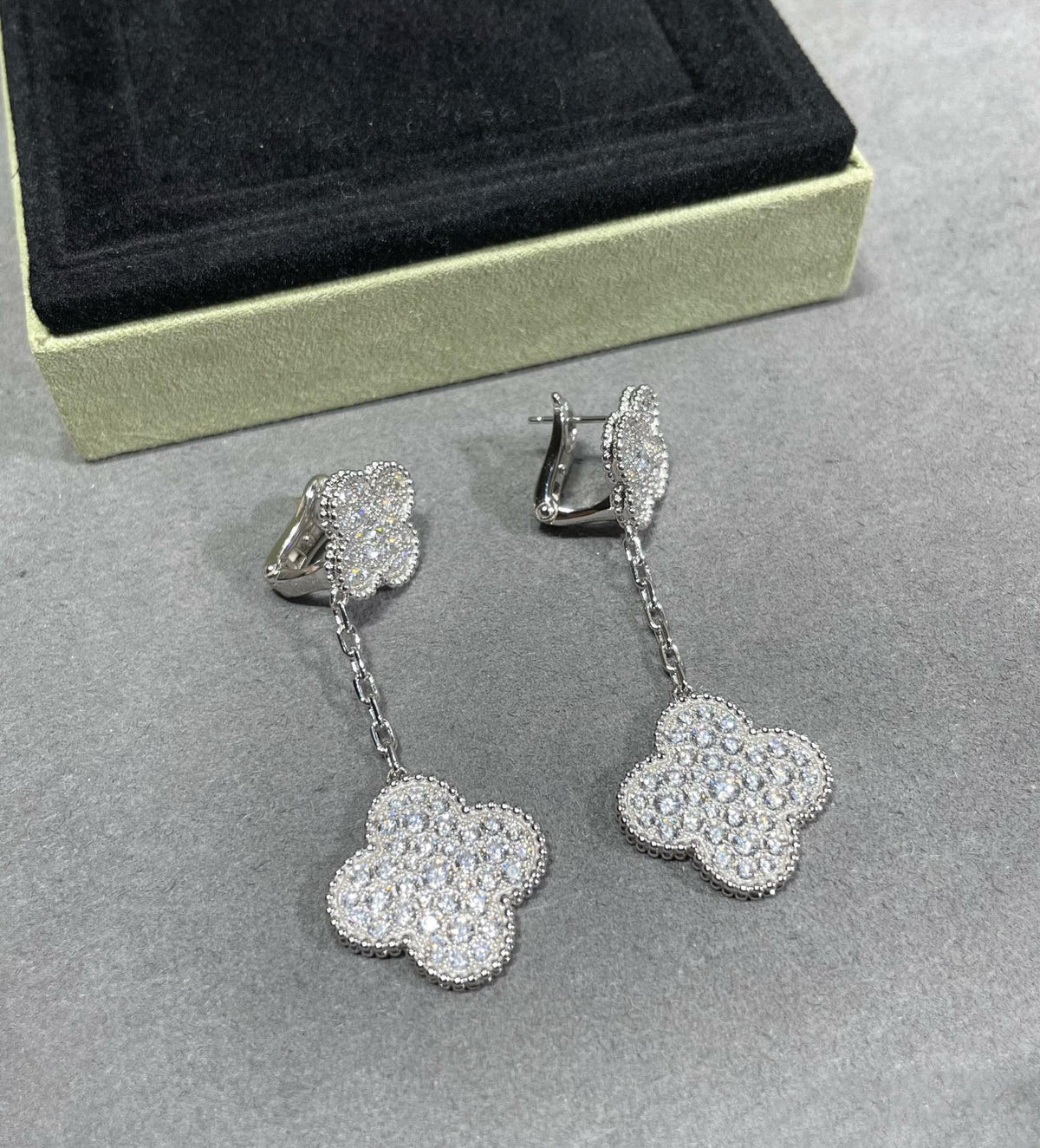 [Super CiCi ]CLOVER 2 MOTIFS DIAMOND PAVED SILVER EARRINGS