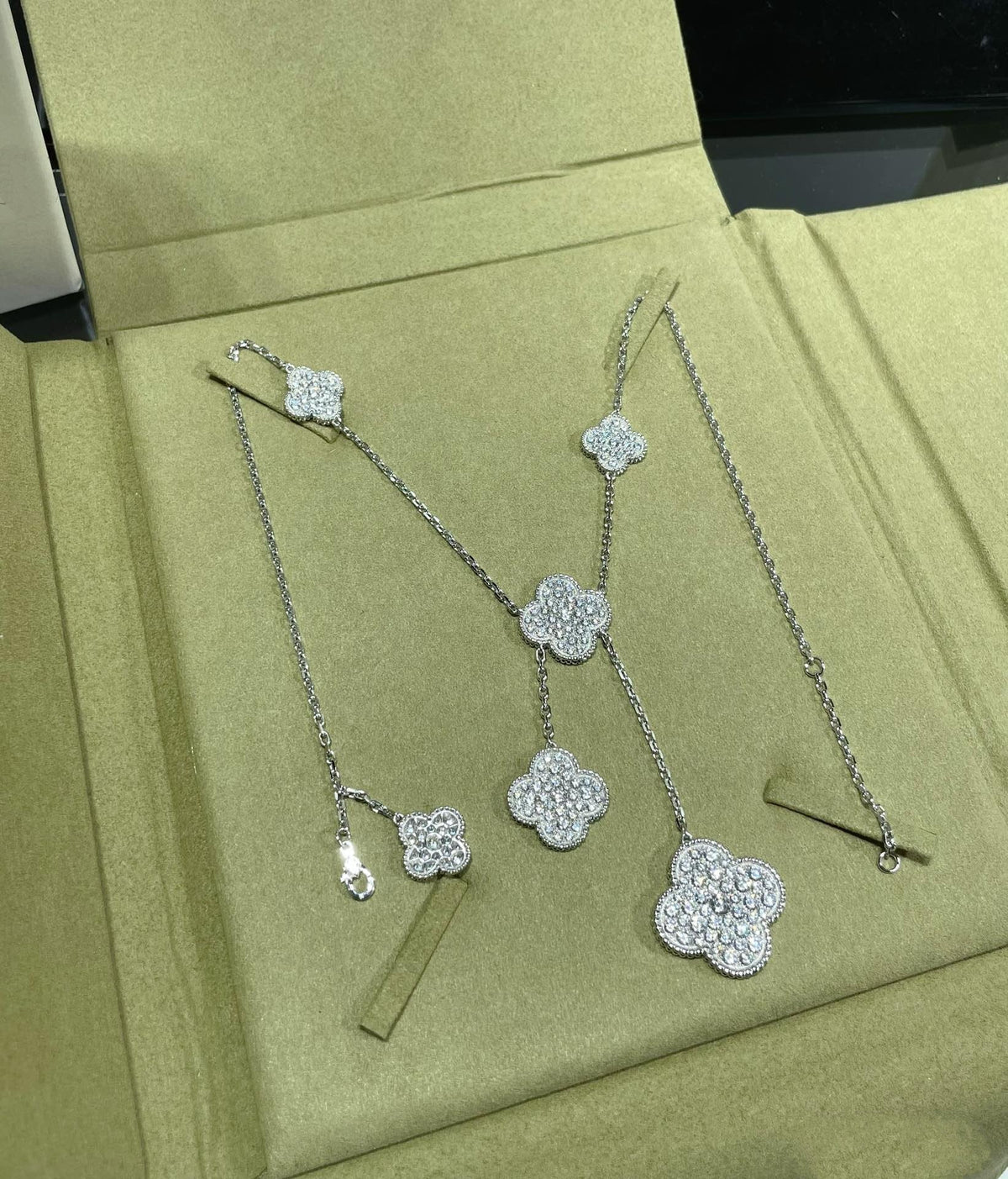[Super CiCi ]CLOVER 6 MOTIF DIAMOND PAVED NECKLACE