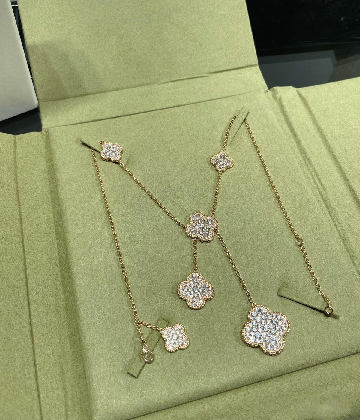 [Super CiCi ]CLOVER 6 MOTIF DIAMOND PAVED NECKLACE