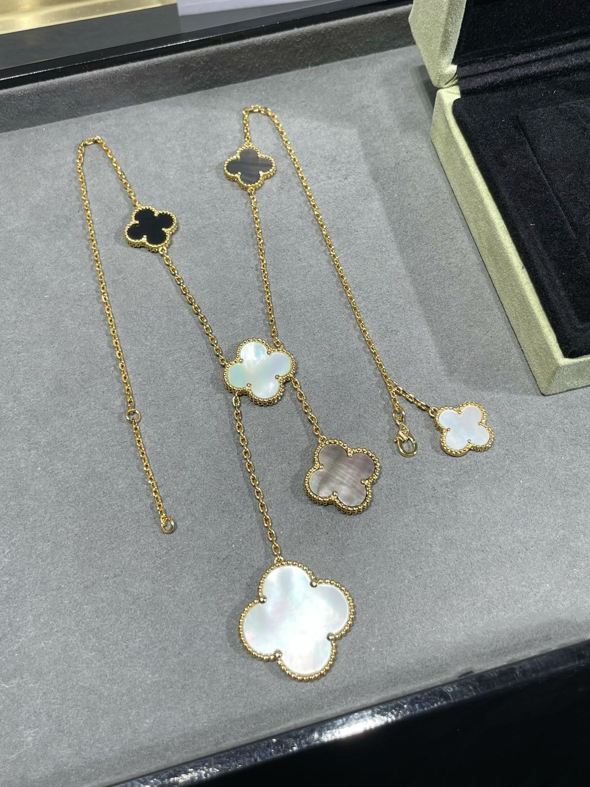 [Super CiCi ]CLOVER 6 MOTIF MOP ONYX GOLD NECKLACE