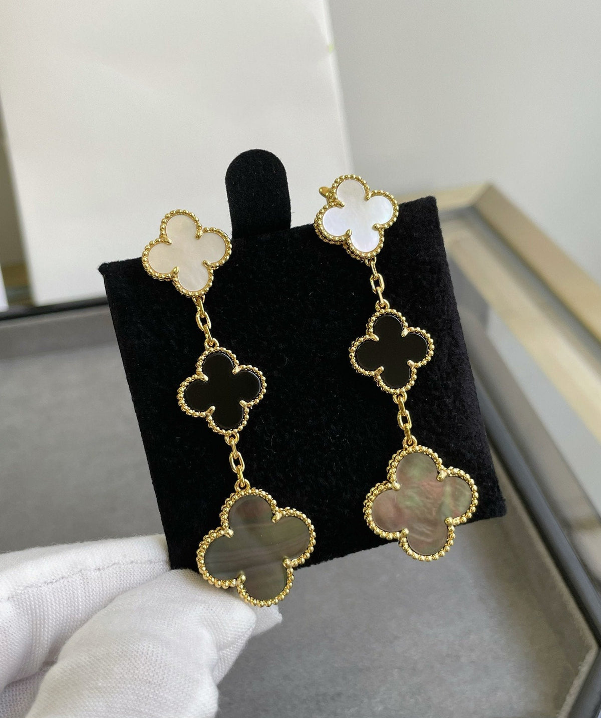 [Super CiCi ]CLOVER 3 MOTIF MOP ONYX DARK MOP PINK GOLD EARRINGS