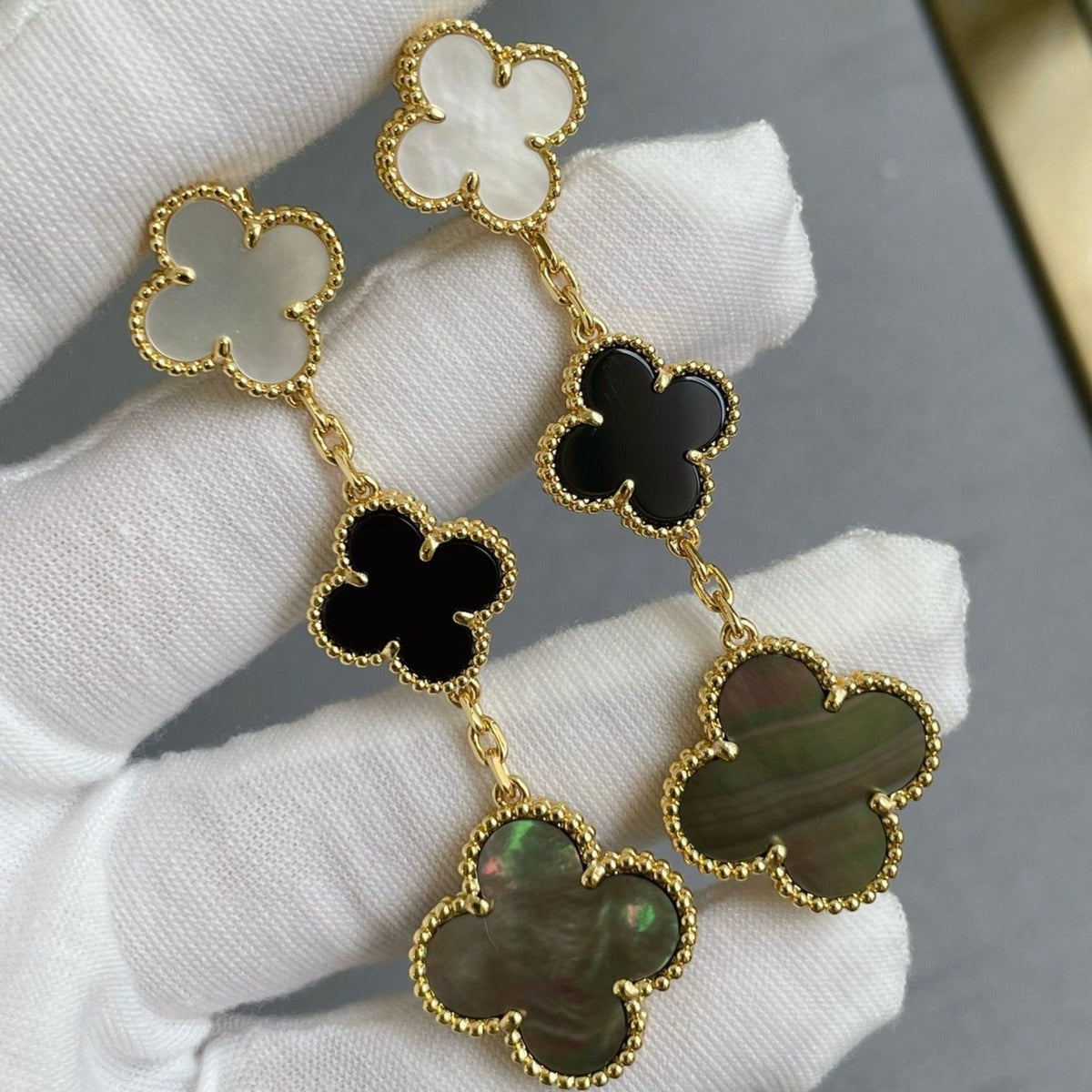 [Super CiCi ]CLOVER 3 MOTIF MOP ONYX DARK MOP PINK GOLD EARRINGS