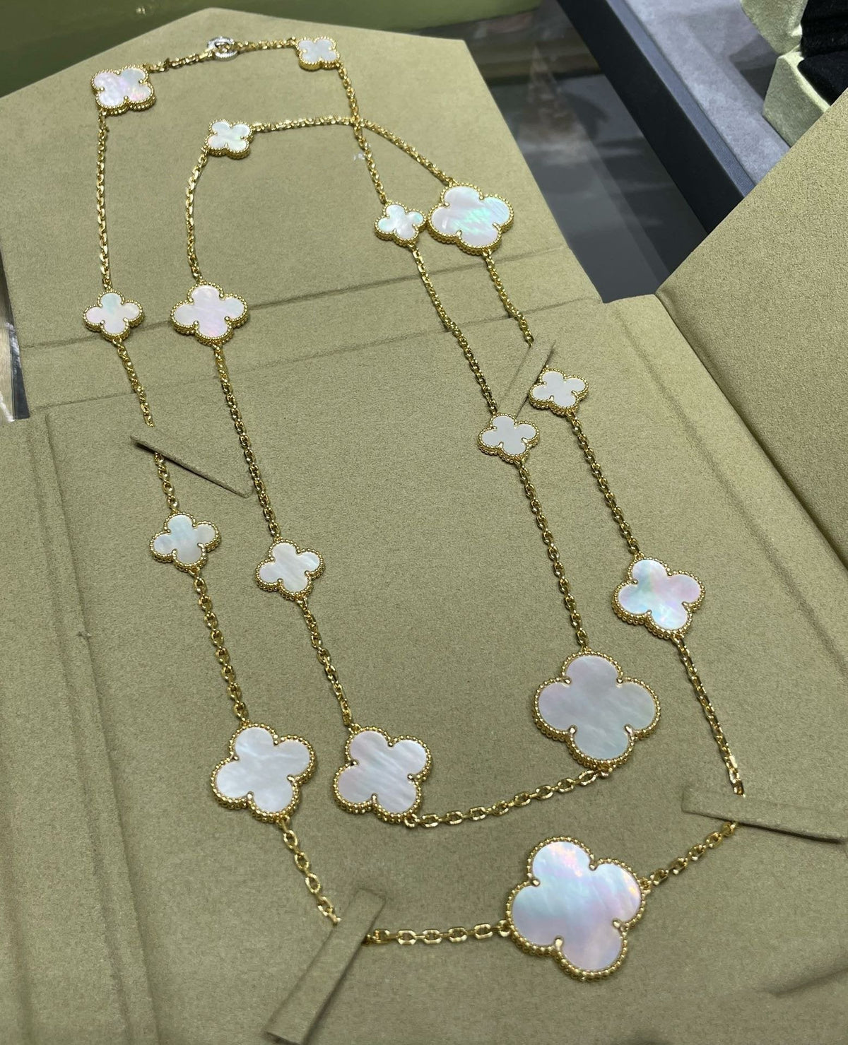 [Super CiCi ]CLOVER 16 MOTIF WHITE MOP GOLD NECKLACE