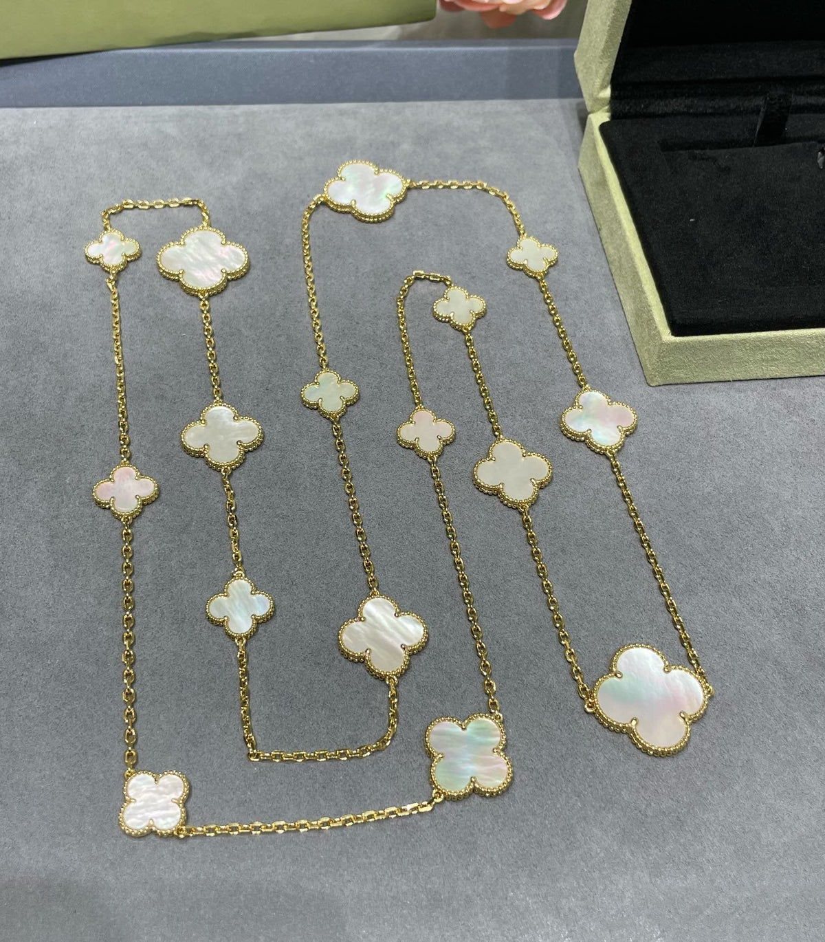 [Super CiCi ]CLOVER 16 MOTIF WHITE MOP GOLD NECKLACE