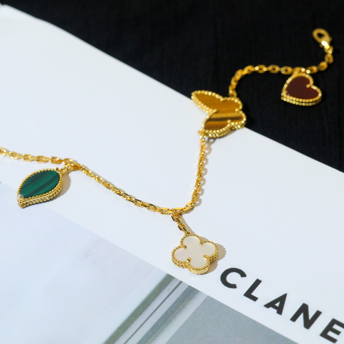 [Super CiCi ]LUCKY SPRING 5 MOTIF GOLD BRACELET