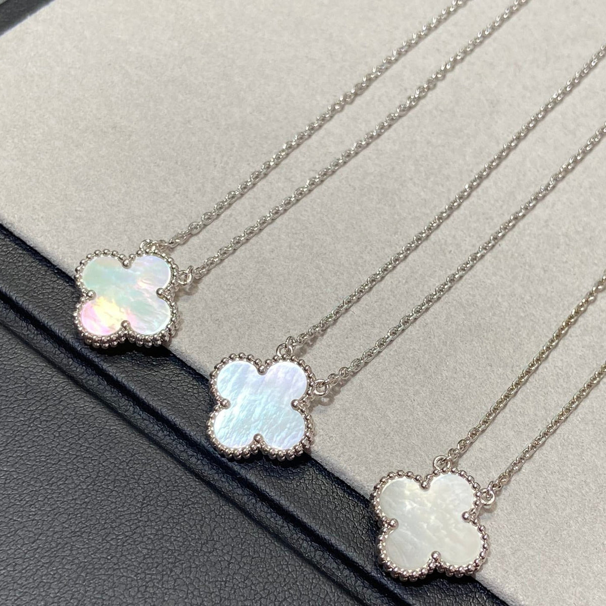 [Super CiCi ]CLOVER MEDIUM SILVER WHITE MOP NECKLACE