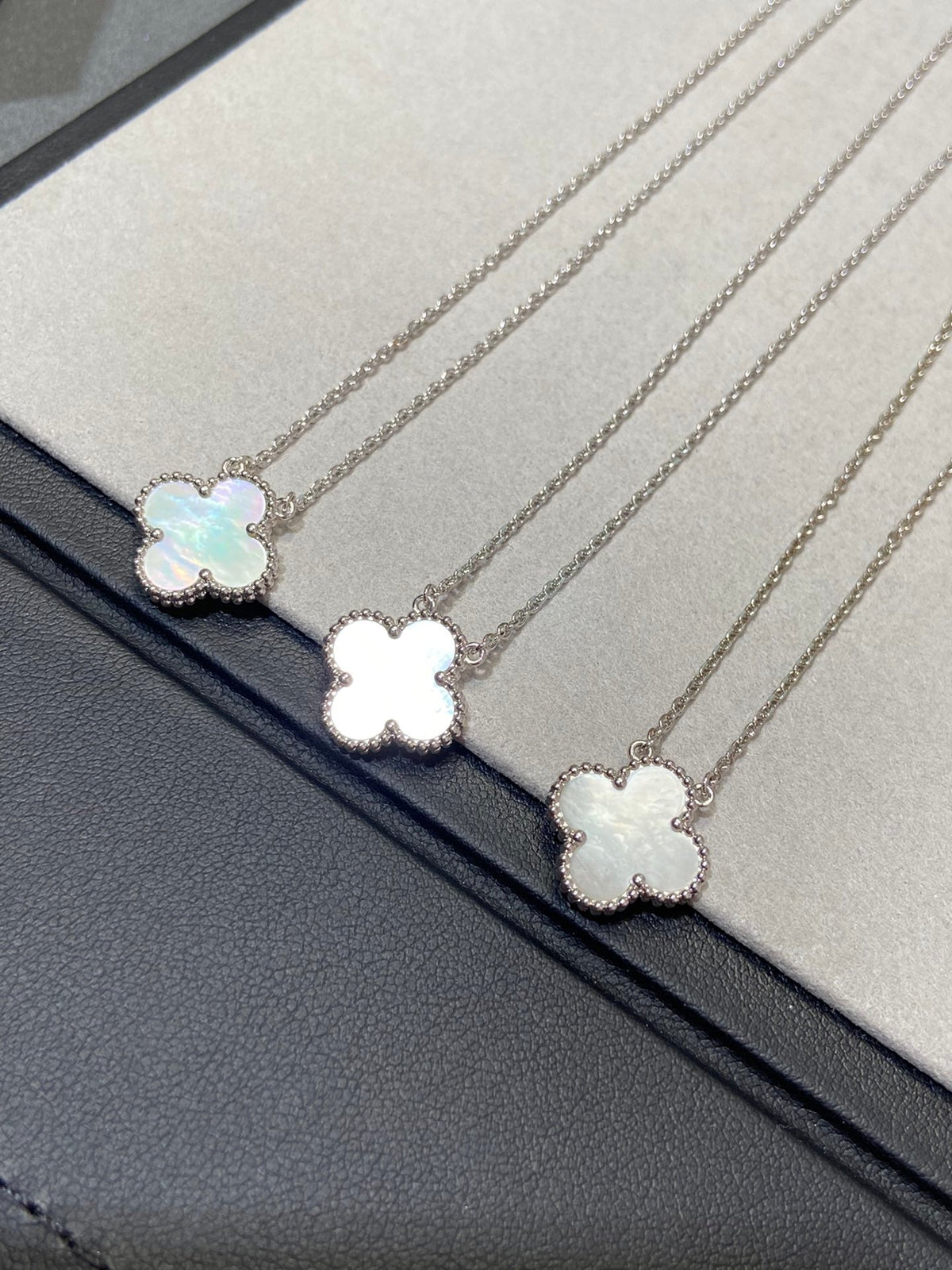 [Super CiCi ]CLOVER MEDIUM SILVER WHITE MOP NECKLACE