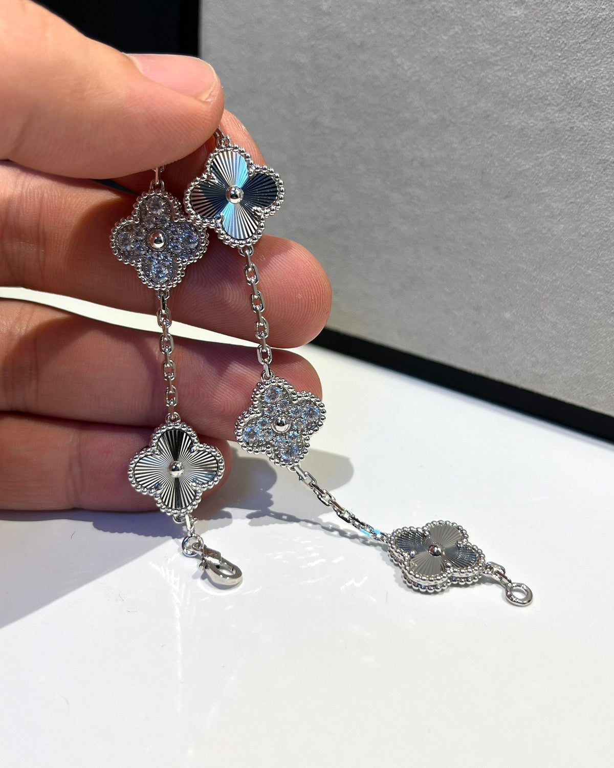 [Super CiCi ] CLOVER 5 MOTIF LASER BRACELET COLLECTION